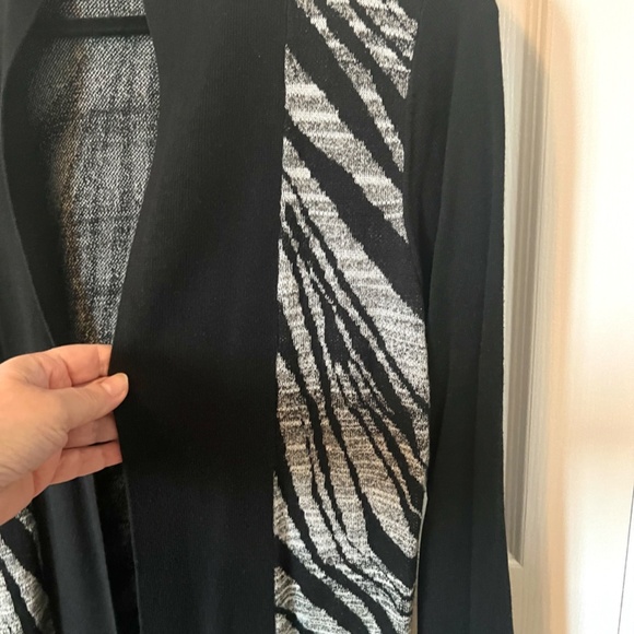 Classic zebra design open front cardigan - Picture 4 of 7
